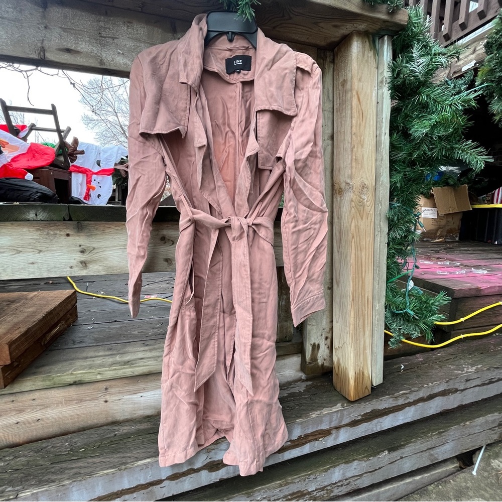 Pink tie trench